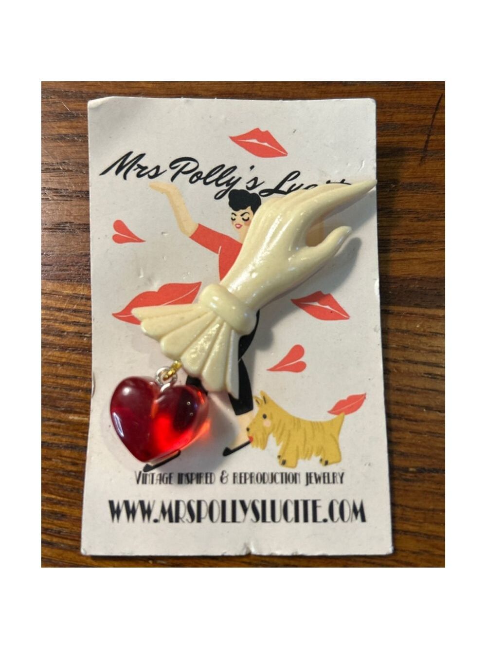 Mrs Polly's Lucite Red Heart & Hand Brooch Beige/Red Cute, reproduction vintage